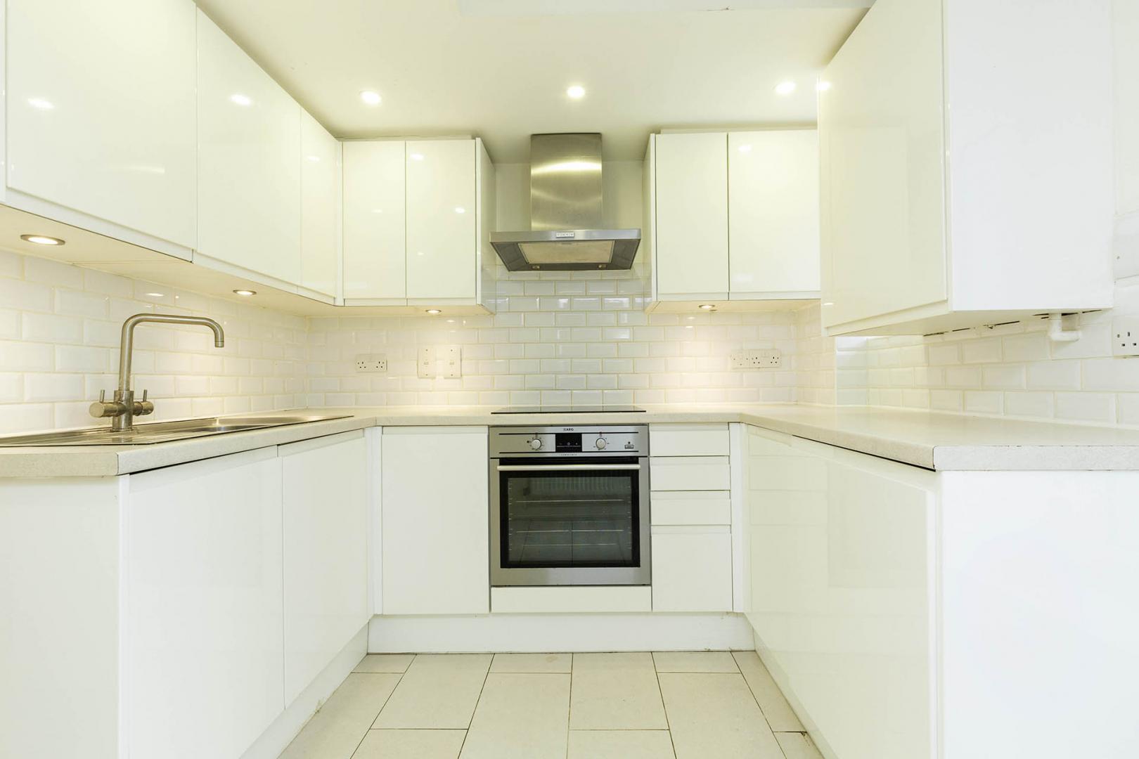 			2 Bedroom, 1 bath, 1 reception Flat			 Fairhazel Gardens, South Hampstead